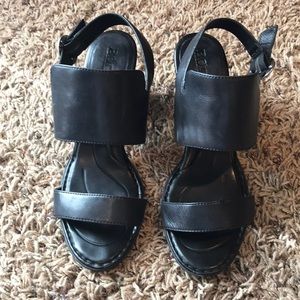 Born black leather sandal size 10